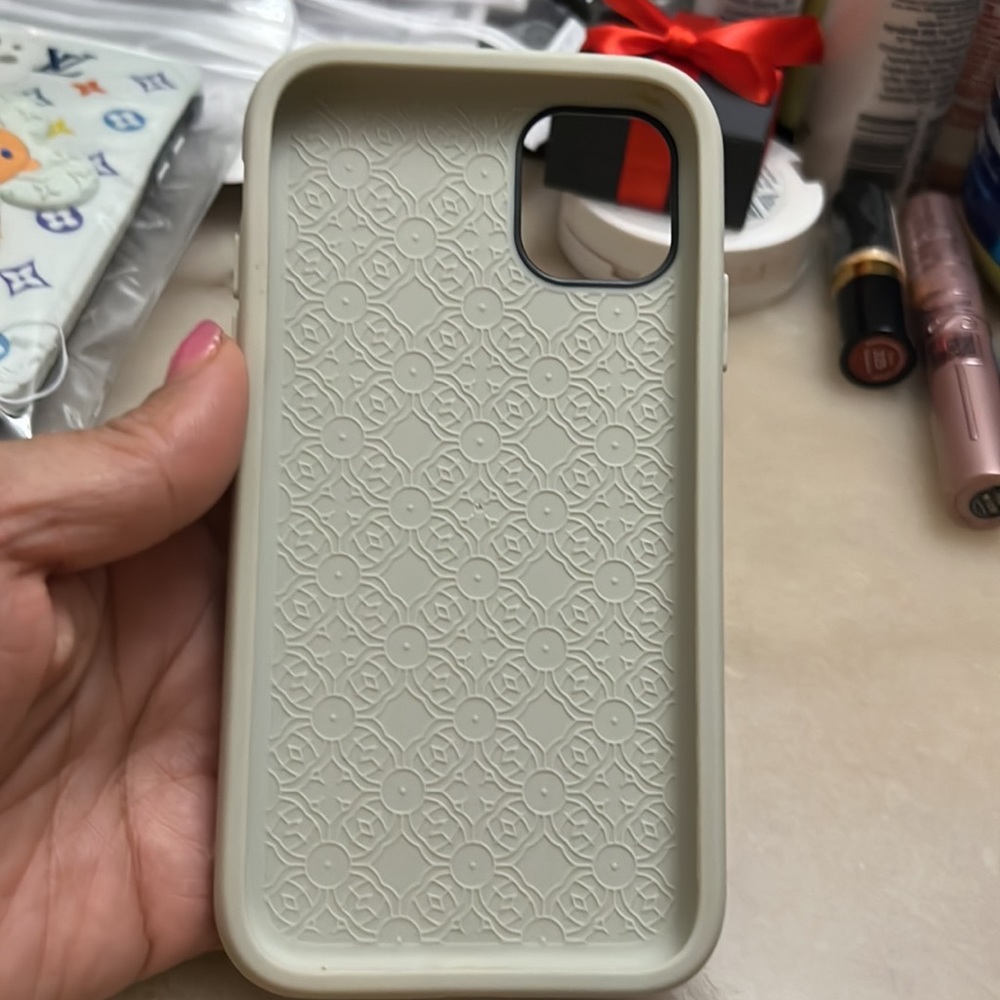 iPhone 11 case - Picture 2 of 3